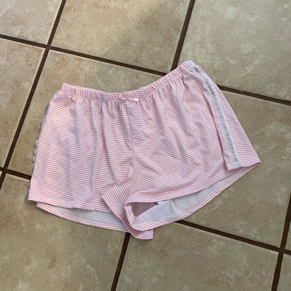 (A142)Woman’s Pajama Sleep Shorts Laura Ashley Size Medium Like New